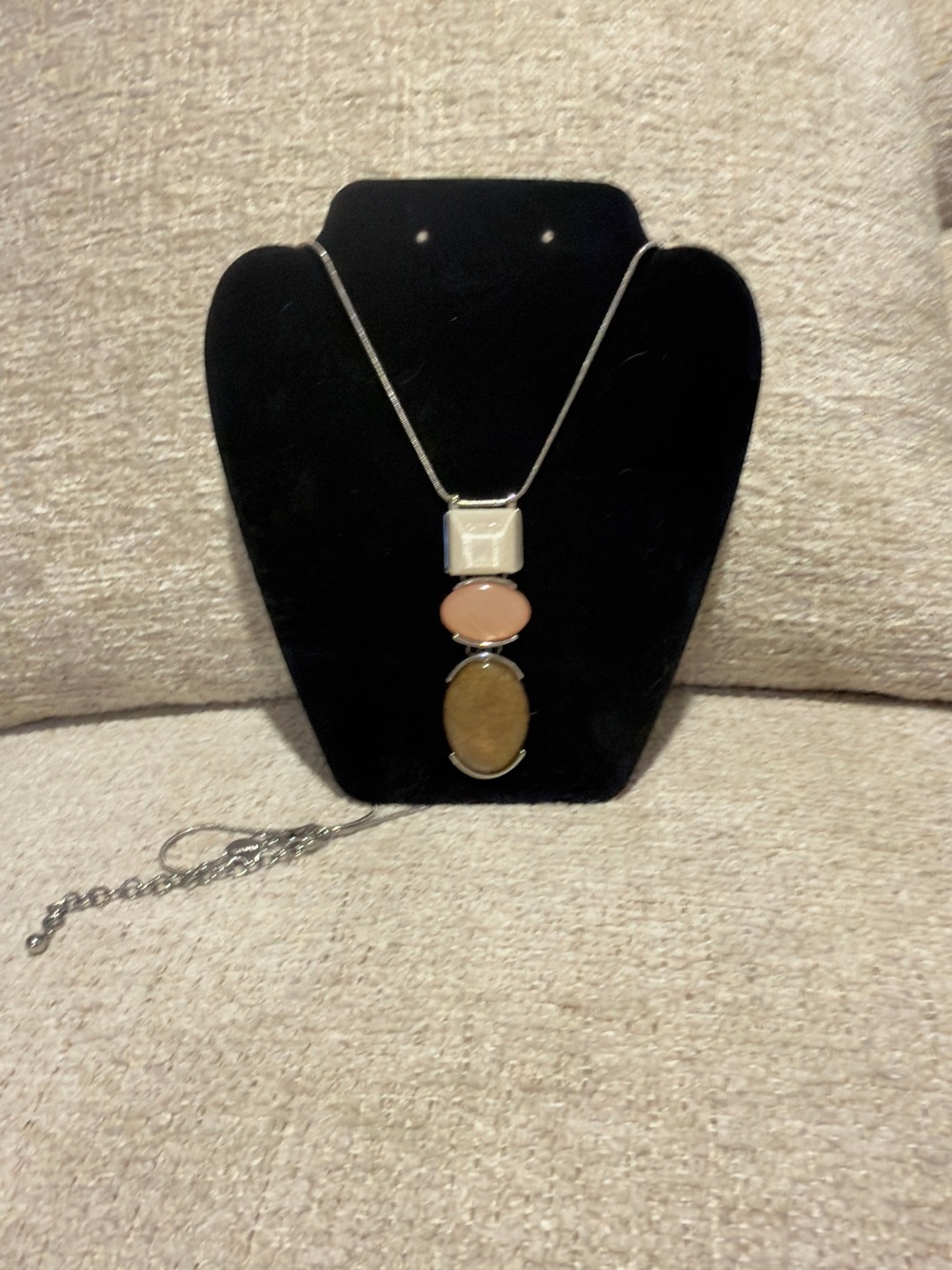Chico's Trio Stone Pendant Necklace in Cream, Pink & Tan